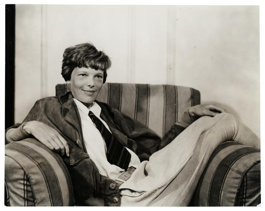 Amelia Earhart relaxing in a chair in 1930.
